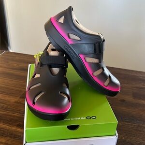 OOFOS Oocandoo Women’s size 11 pink (new with tags)